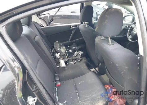 2011 Mazda 3 I Touring z USA, uszkodzony, nr VIN JM1BL1VF8B1354848